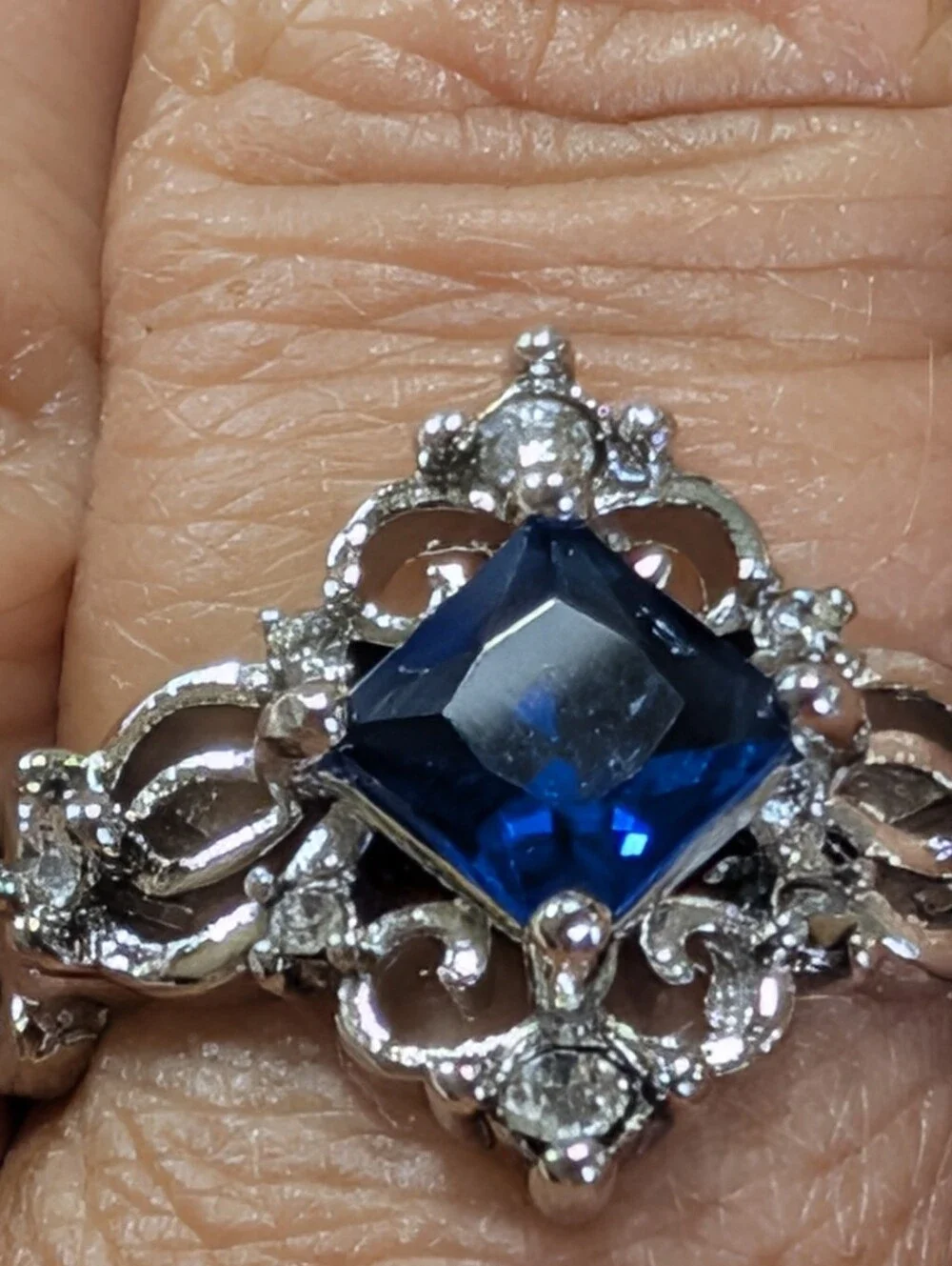 Beautiful Vintage Inspired Blue And White CZ Silver Size 8 Ring
